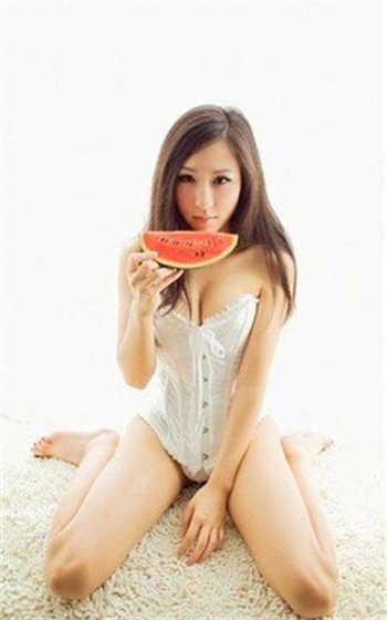 漂亮的妻子与快递员中文