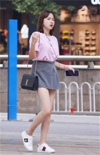 女侠身受网罩被擒
