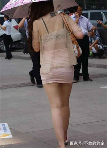 妻子找维修工修水管