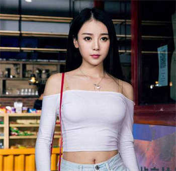 房地产女老板无删减胖次