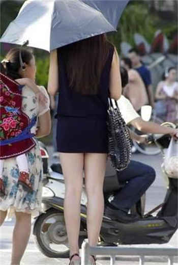 爱情公寓丽萨的脚和腿