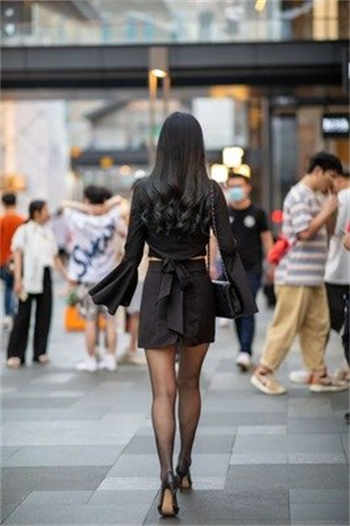 老房东和女租客的幸福生活