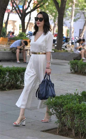 香艳奴婢桃儿与五王爷