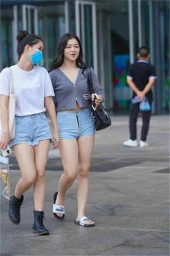 九个装修工人轮流上