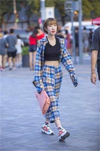 不知少女是喵镜子反光视频